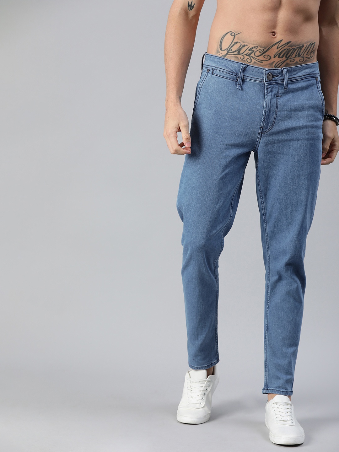 

The Roadster Lifestyle Co Men Blue Slim Fit Mid-Rise Clean Look Stretchable Jeans