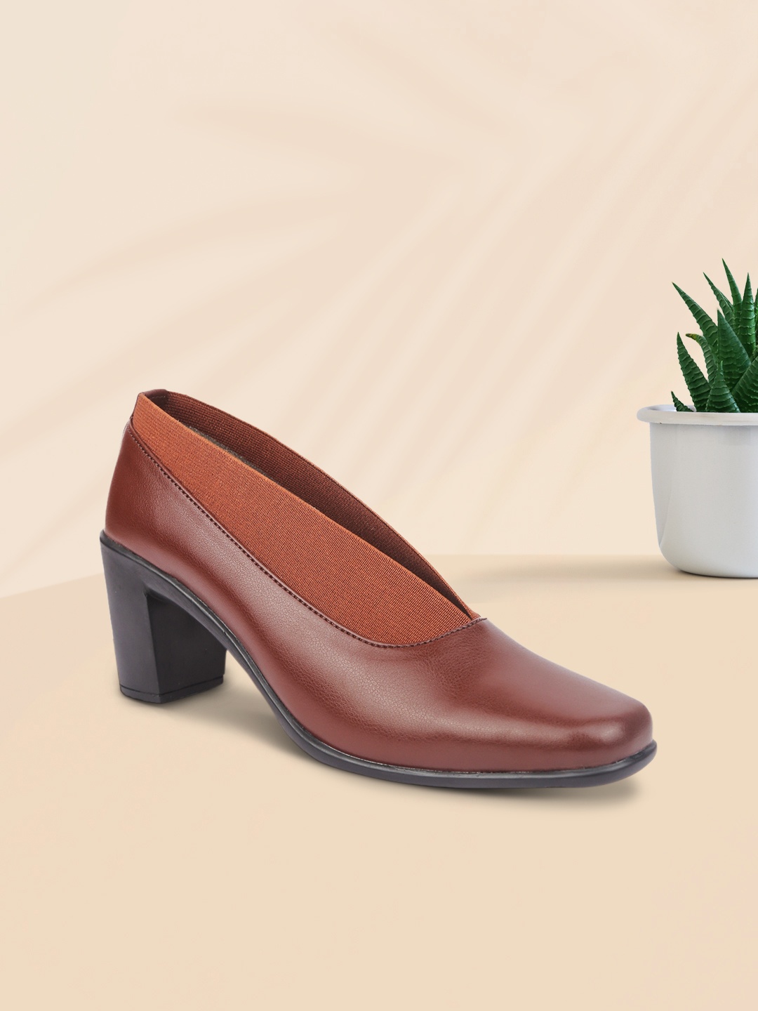 

VALIOSAA Women Brown Solid Pumps