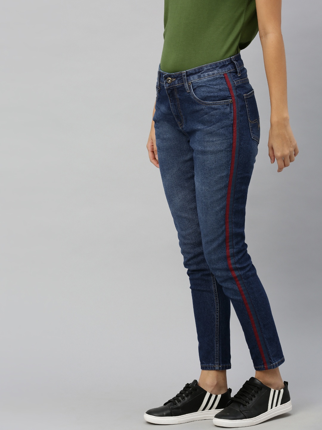

The Roadster Lifestyle Co Women Blue Skinny Fit Mid-Rise Clean Look Stretchable Jeans