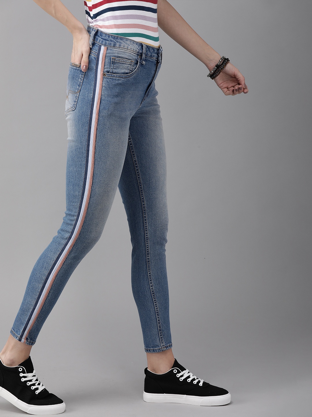 

The Roadster Lifestyle Co Women Blue Skinny Fit Mid-Rise Clean Look Stretchable Jeans