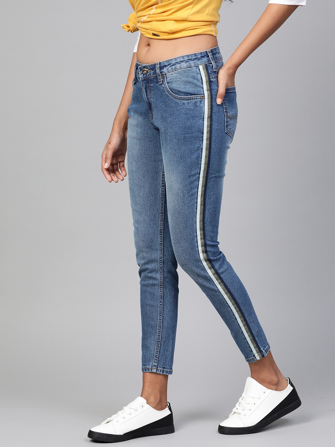 

The Roadster Lifestyle Co Women Blue Skinny Fit Mid-Rise Clean Look Stretchable Jeans