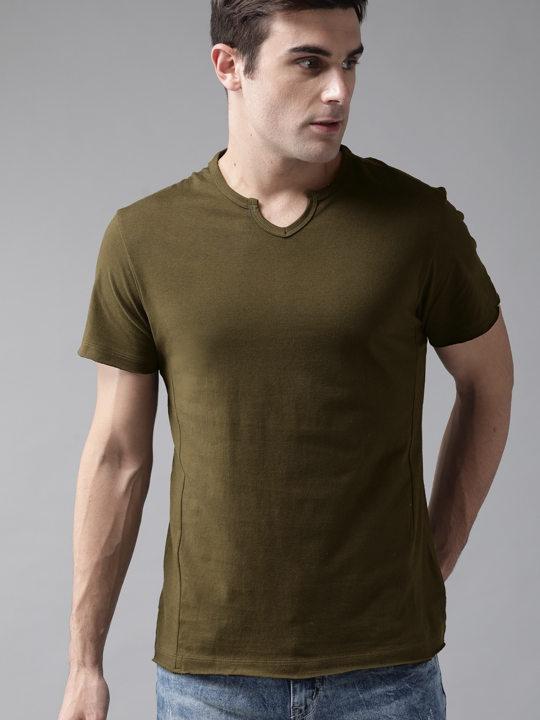 

The Roadster Lifestyle Co Men Olive Green Solid Round Neck Pure Cotton T-shirt