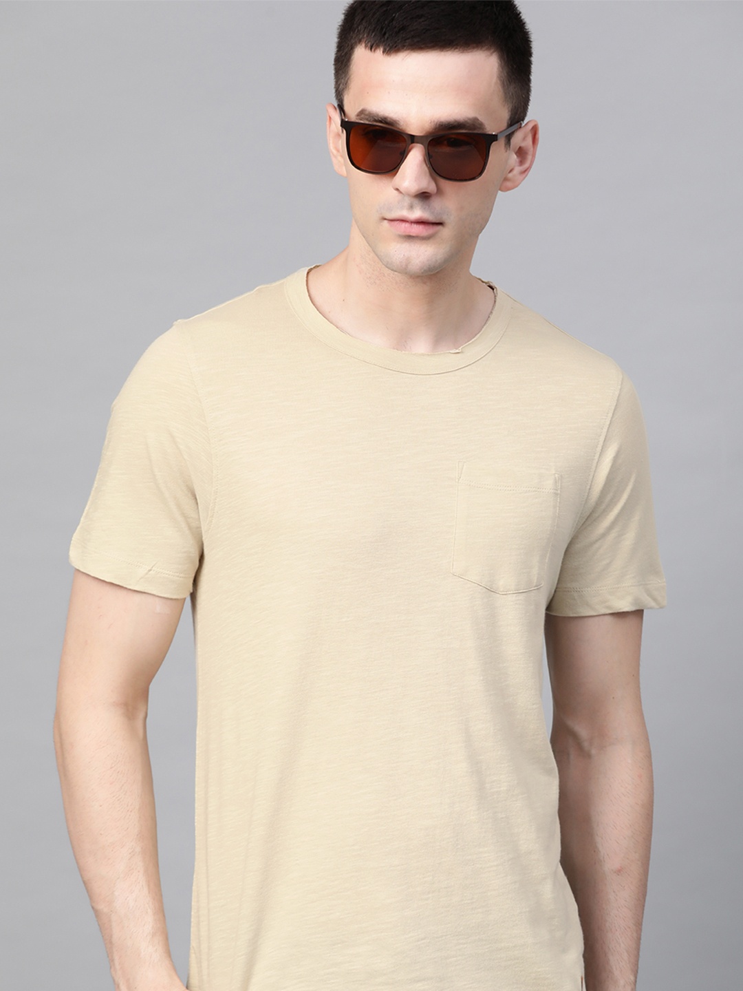 

The Roadster Lifestyle Co Men Beige Solid Round Neck T-shirt