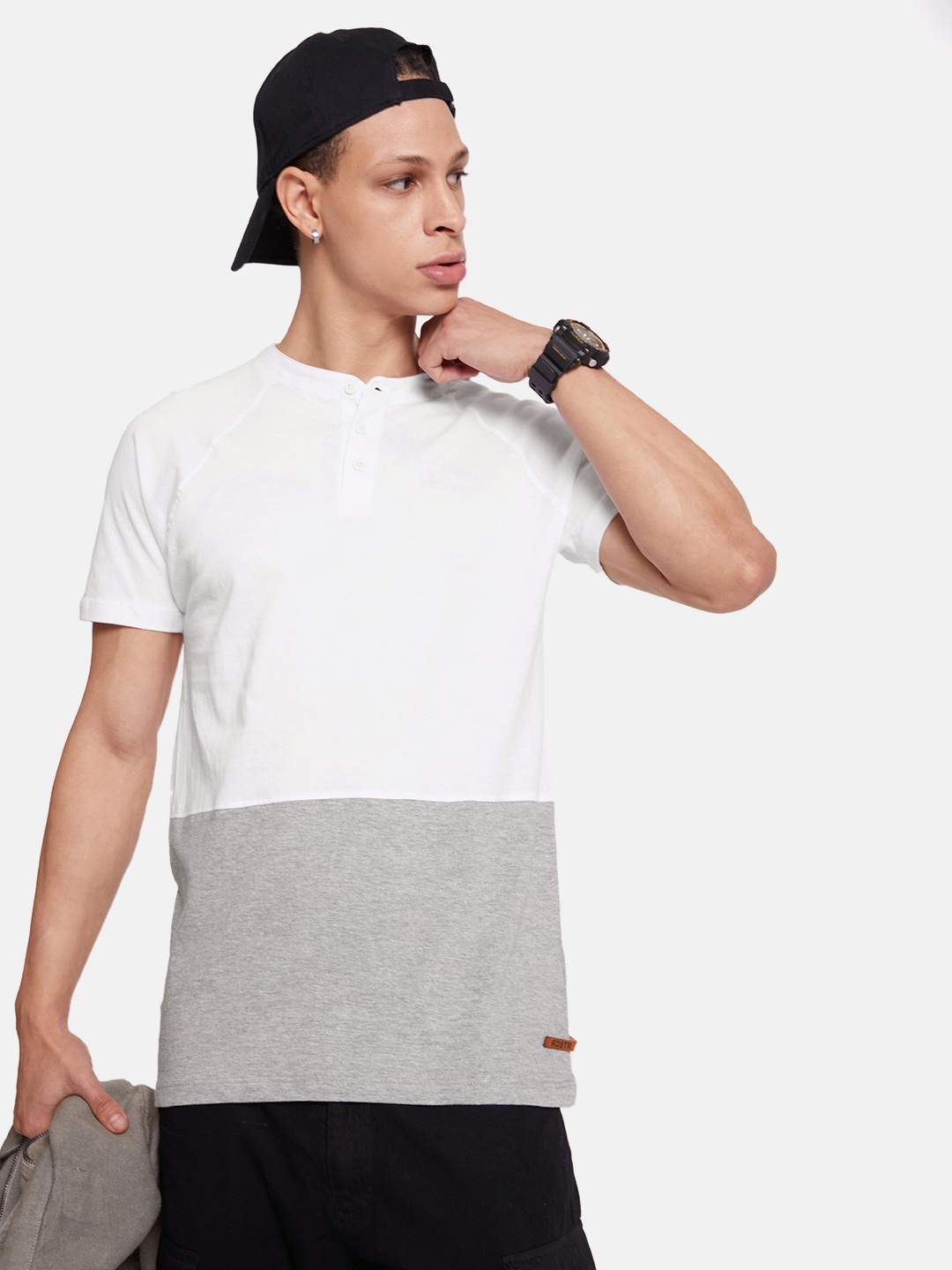 

The Roadster Lifestyle Co. Men Snow White Ombre Effect Polo Collar T-shirt