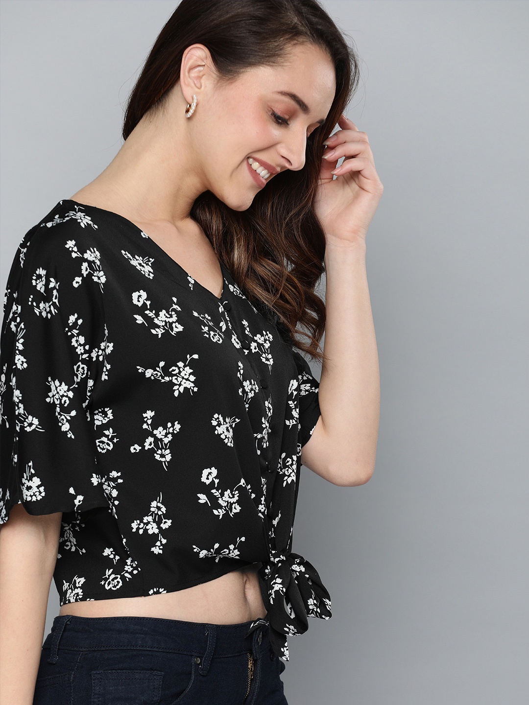 

Mast & Harbour Women Black Printed Crop Top