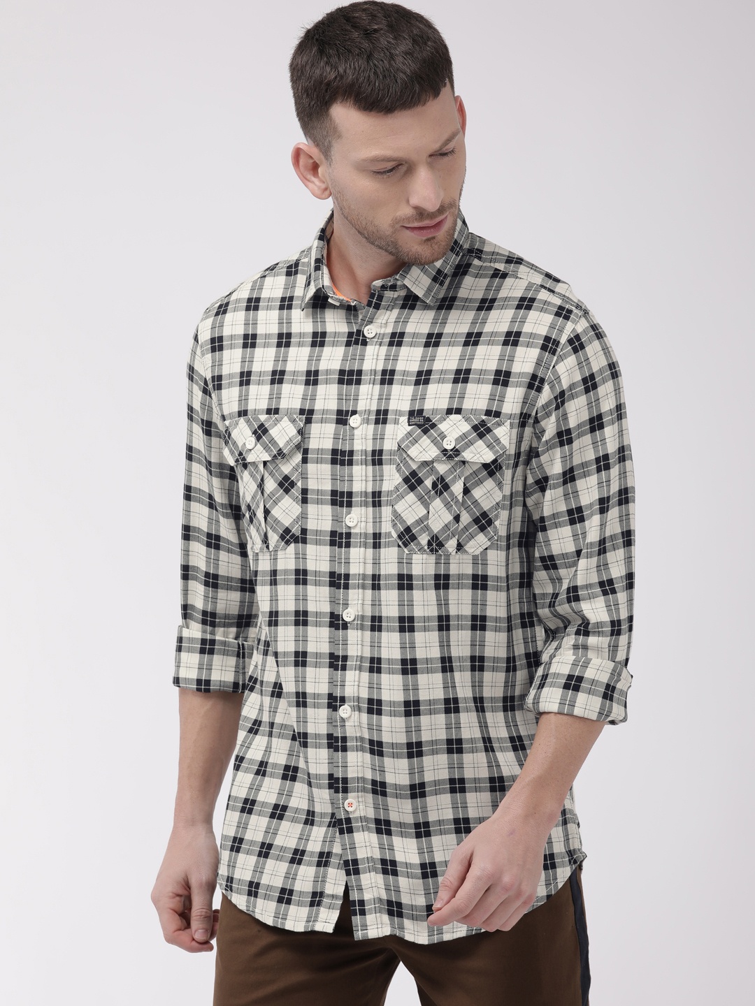 

The Indian Garage Co Men Off-White & Black Slim Fit Checked Casual Shirt