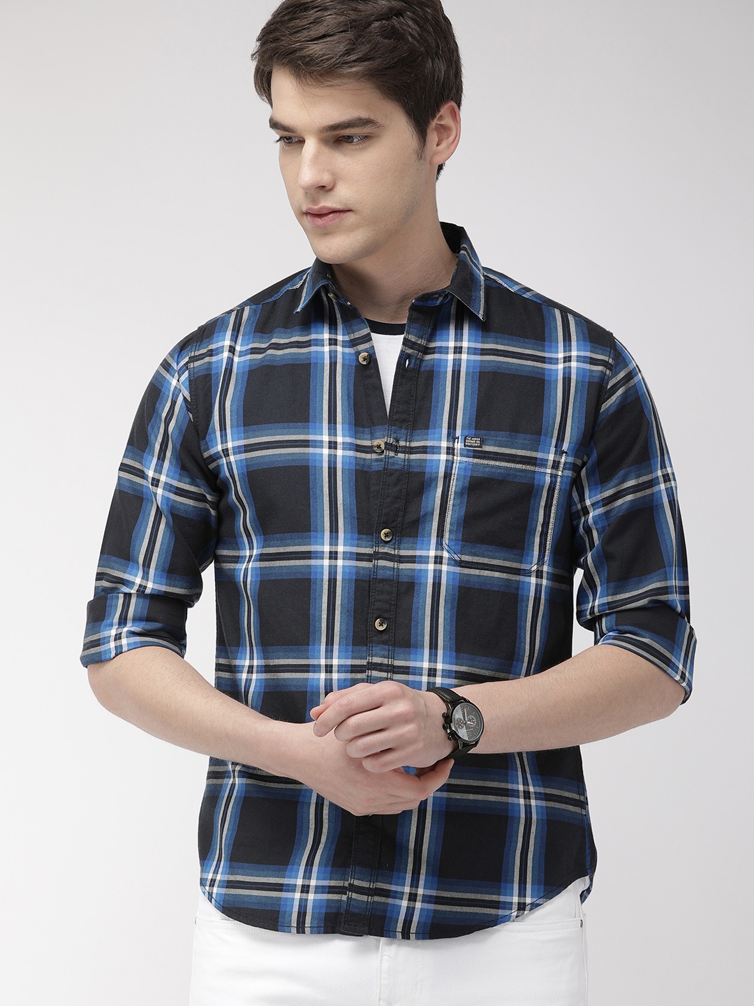 

The Indian Garage Co Men Black & Navy Blue Slim Fit Checked Casual Shirt