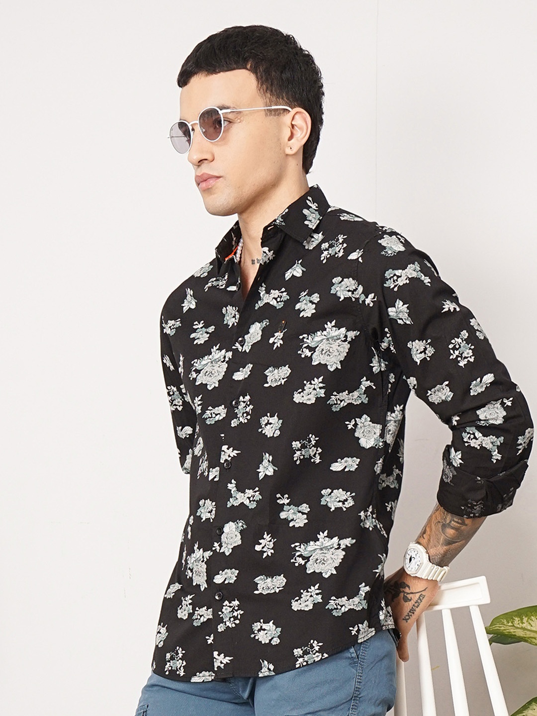 

The Indian Garage Co Men Black & Grey Slim Fit Floral Printed Casual Shirt