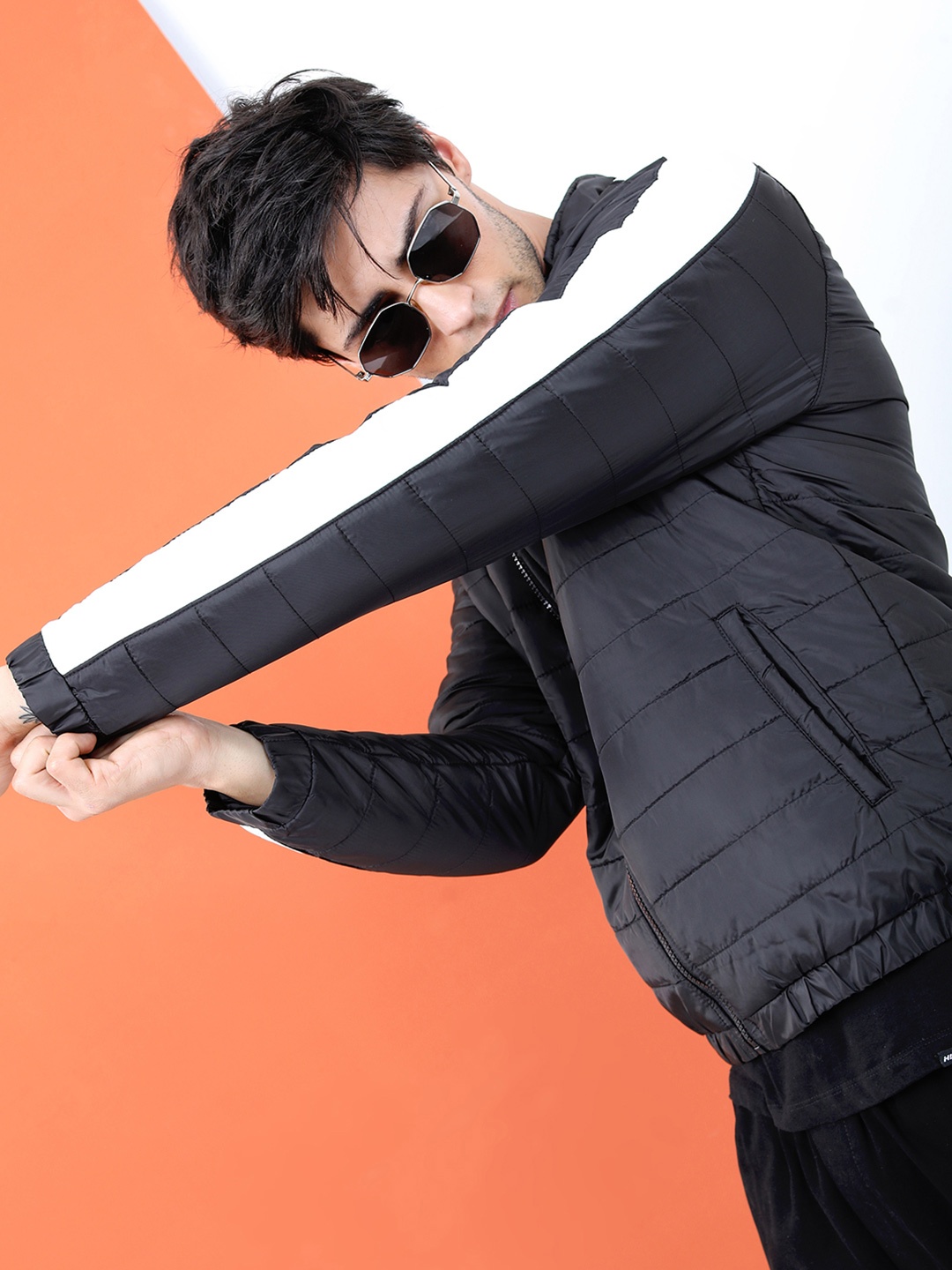 

HIGHLANDER Men Black Colourblocked Padded Jacket
