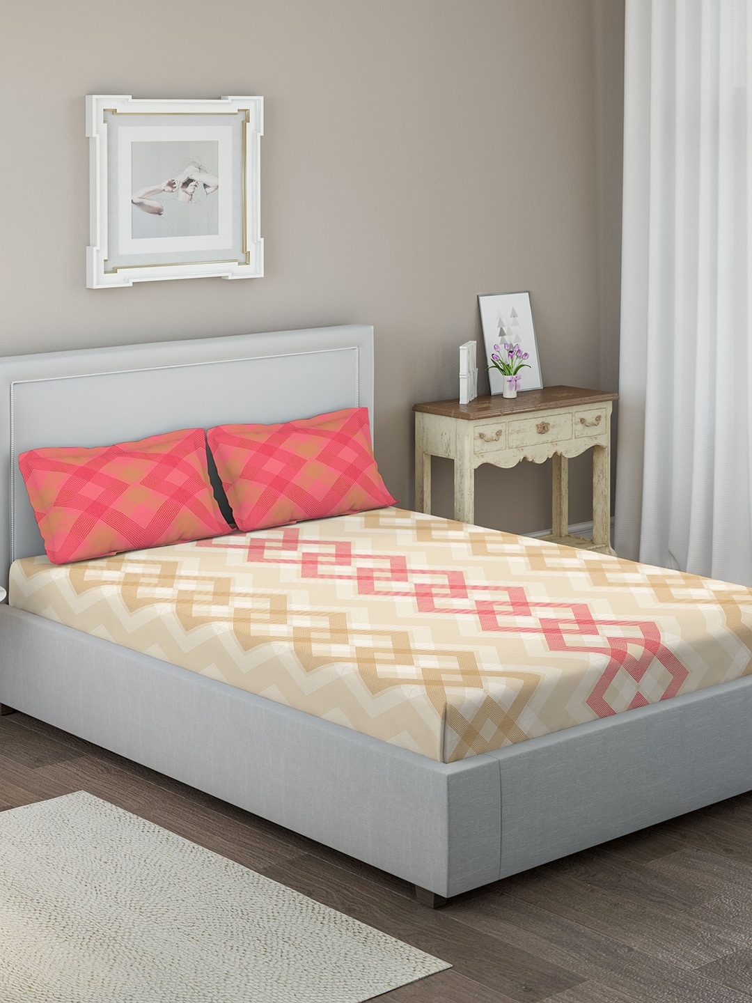 

DDecor Beige & Red Geometric 144 TC Cotton 1 Queen Bedsheet with 2 Pillow Covers