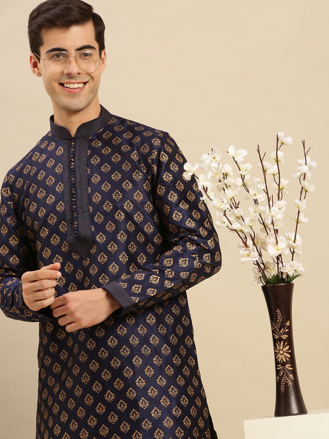 

Sanwara Men Blue & Beige Printed Kurta with Churidar