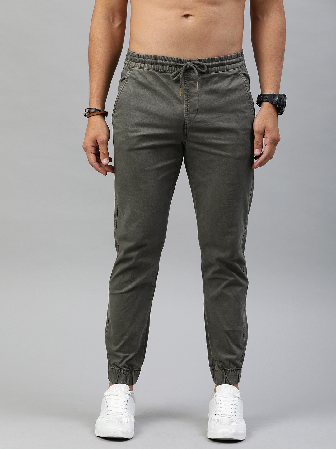 

Roadster Men Grey Regular Fit Solid Joggers