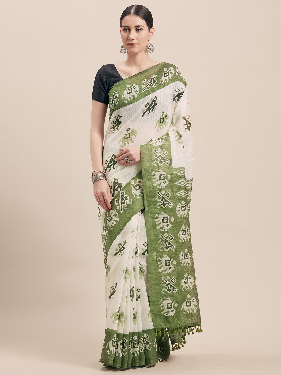 

Rajnandini Off-White & Green Cotton Blend Printed Saree