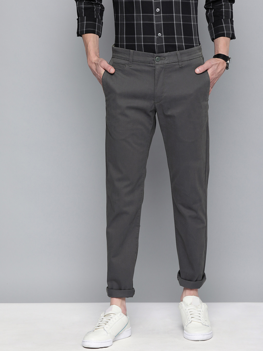 

Levis Men Grey Slim Fit Solid Chinos