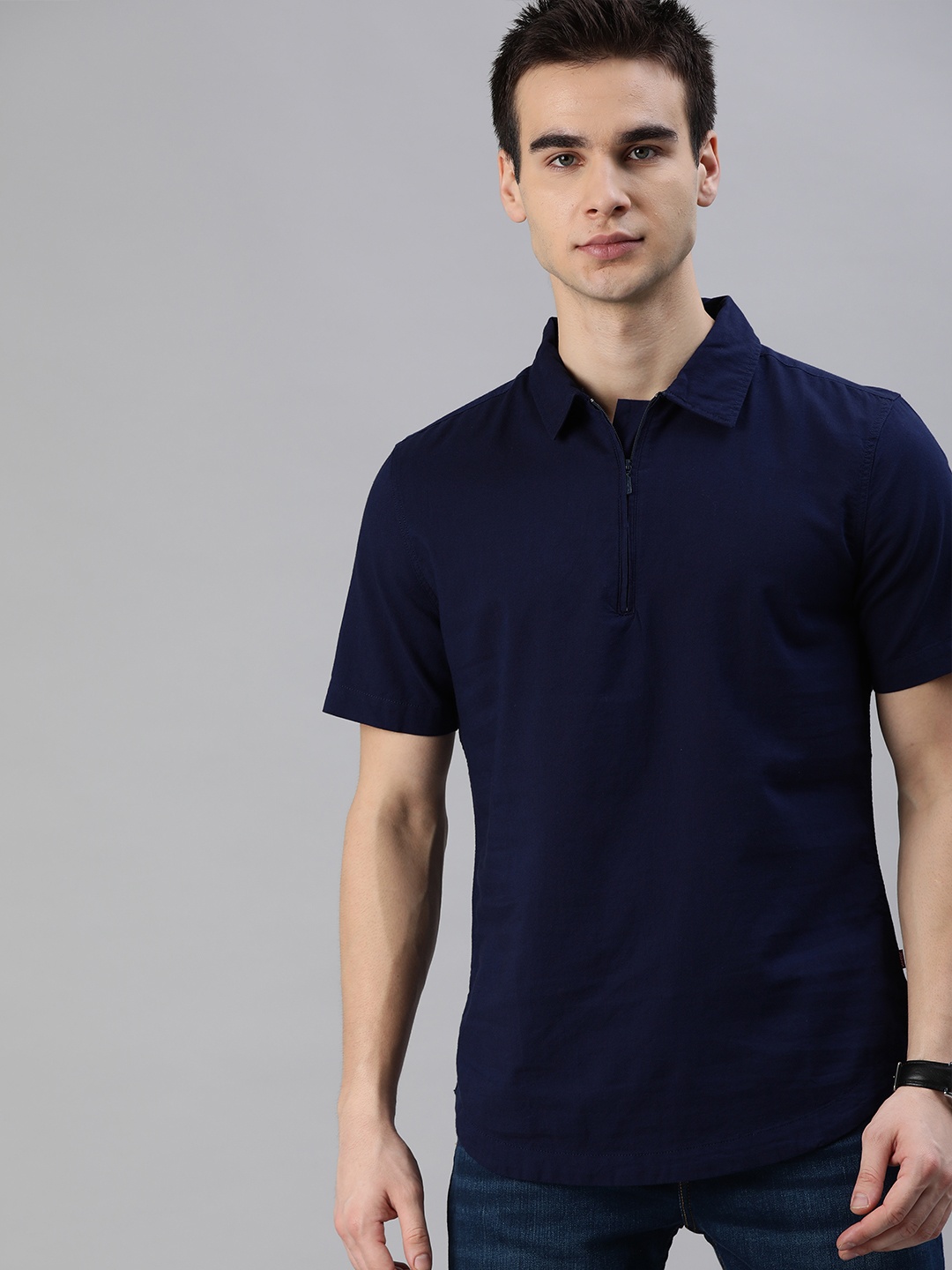 

Levis Men Blue Slim Fit Solid Casual Shirt