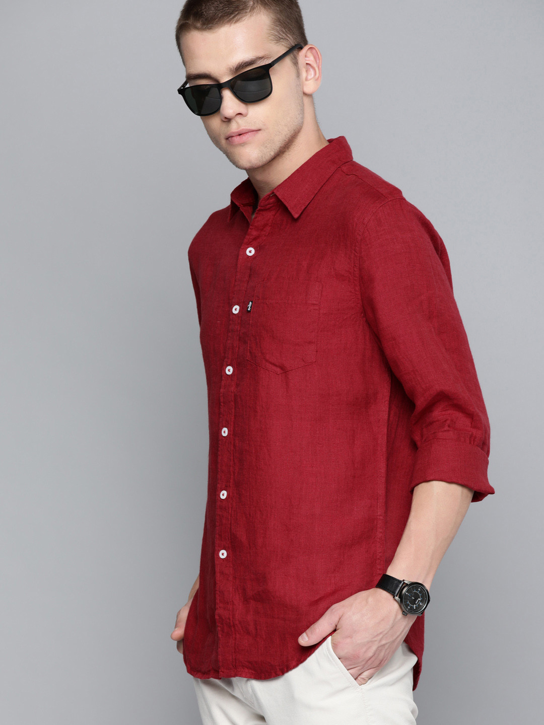 

Levis Men Red Regular Fit Solid Linen Casual Shirt