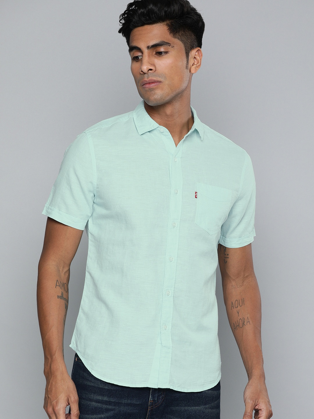 

Levis Men Blue Slim Fit Solid Casual Linen Shirt