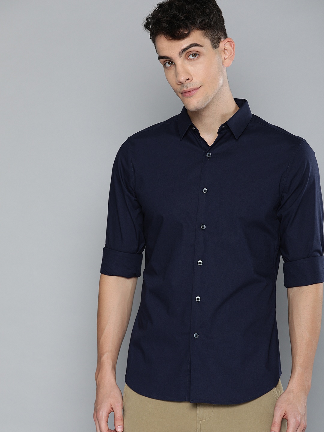 

Levis Men Navy Blue Regular Fit Solid Casual Shirt