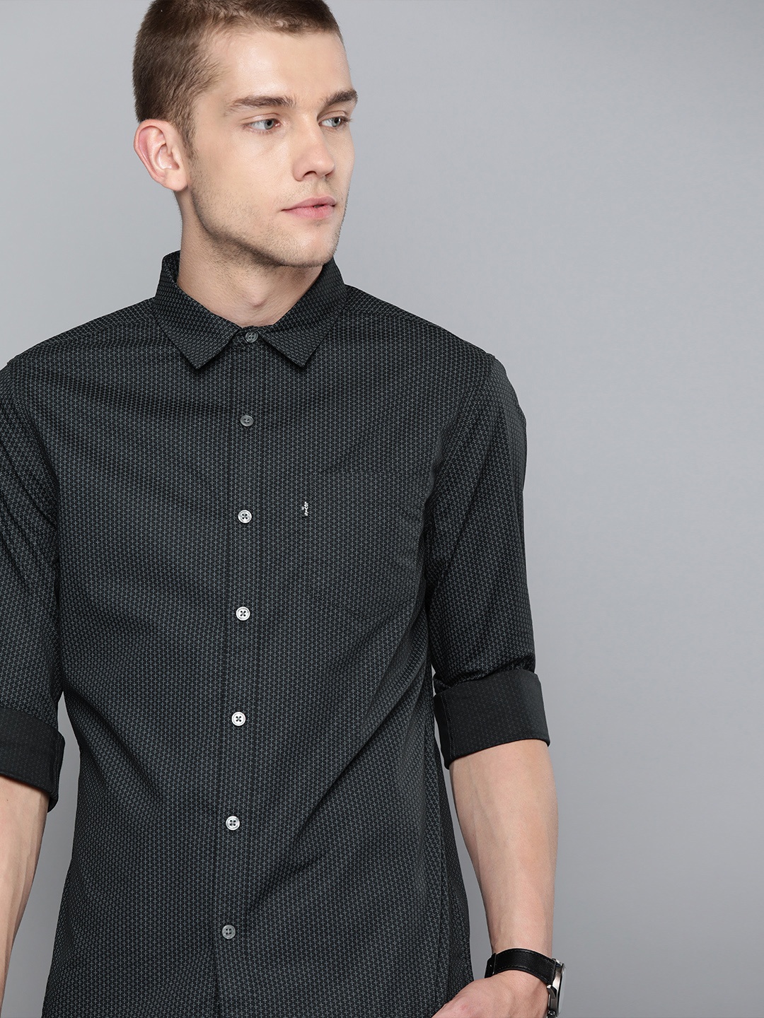 

Levis Men Black & Grey Regular Fit Printed Casual Shirt