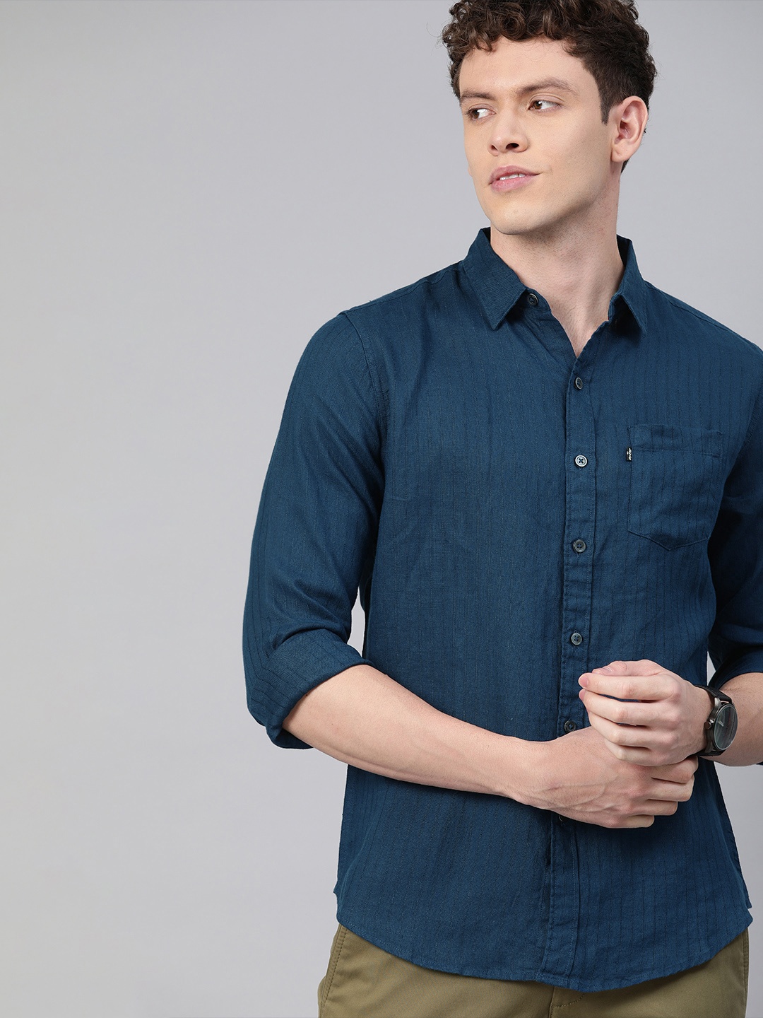 

Levis Men Navy Blue Regular Fit Striped Linen Casual Shirt