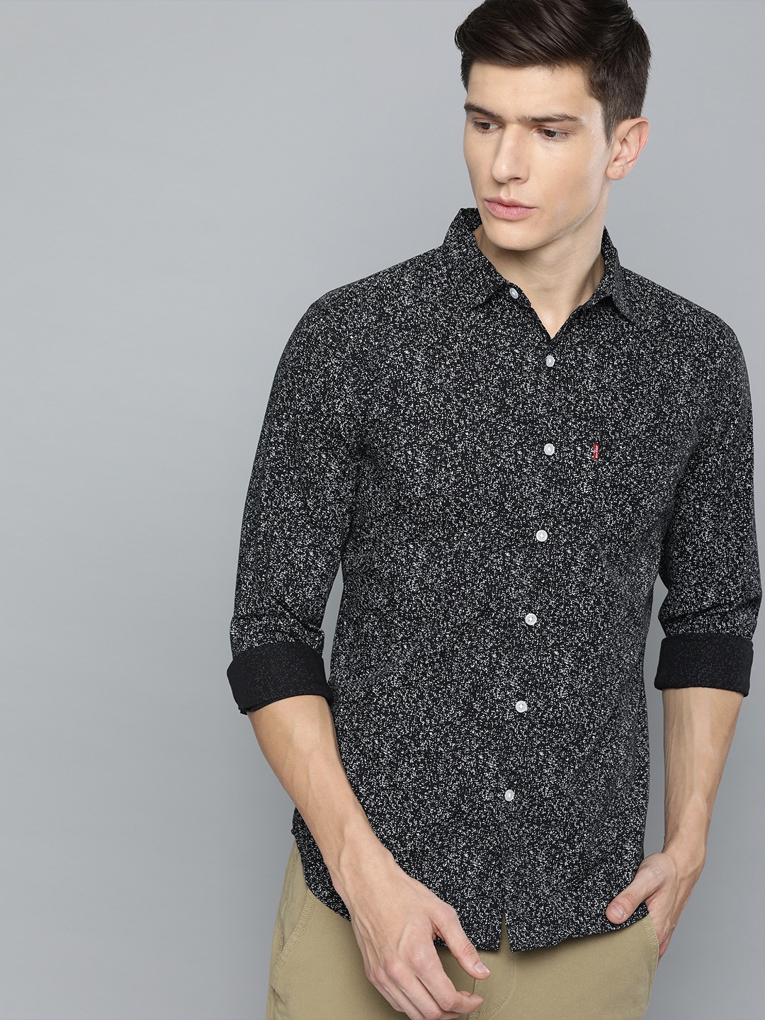 

Levis Men Black & White Slim Fit Printed Casual Shirt