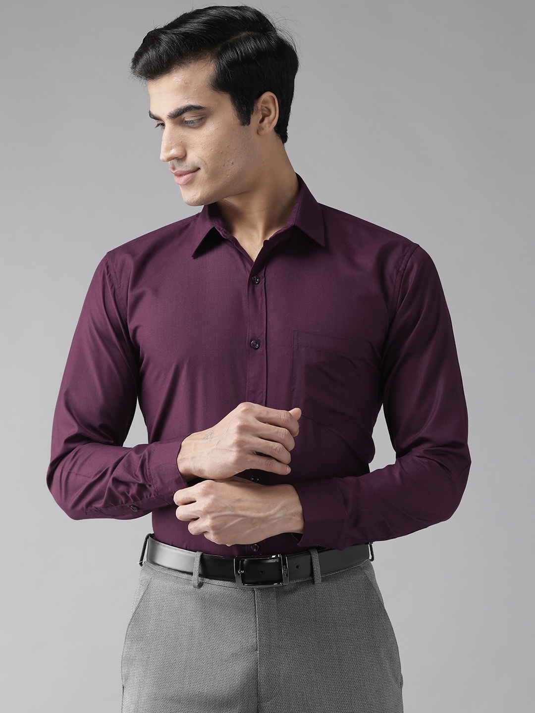 

DENNISON Men Wine-Coloured Comfort Slim Fit Solid Formal Shirt, Purple