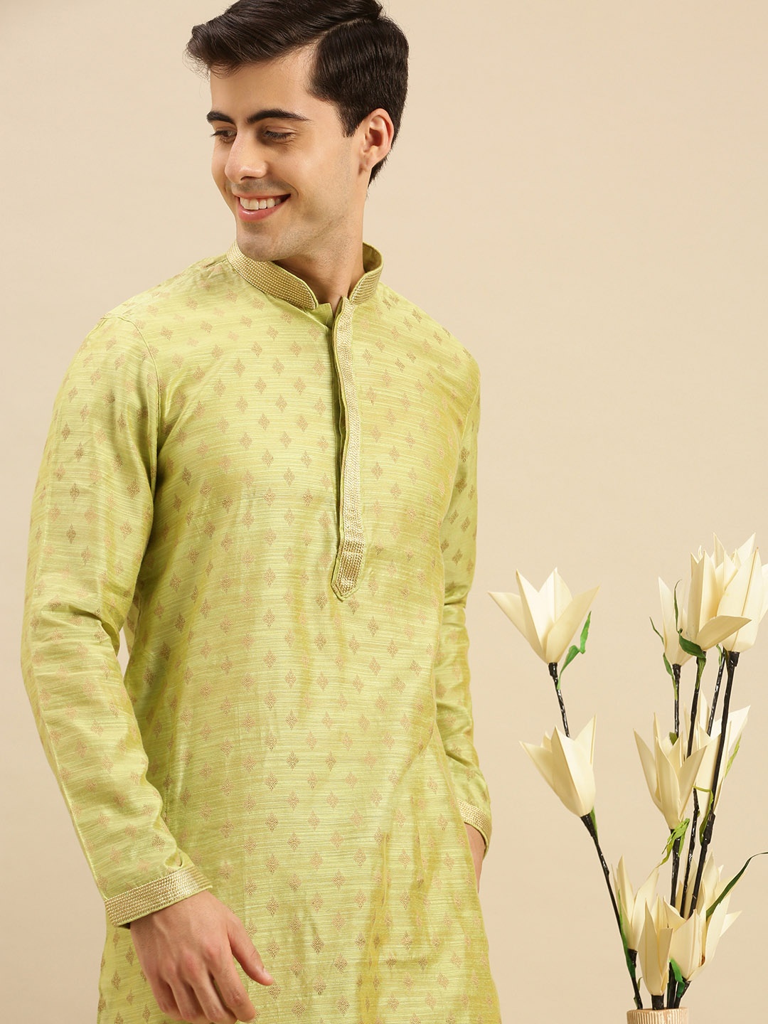 

Sanwara Men Green & Gold-Coloured Woven Design Straight Kurta