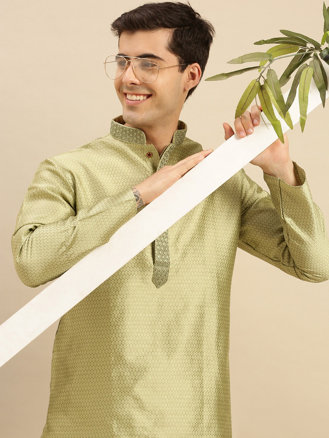 

Sanwara Men Green & Silver-Coloured Woven Design Straight Kurta