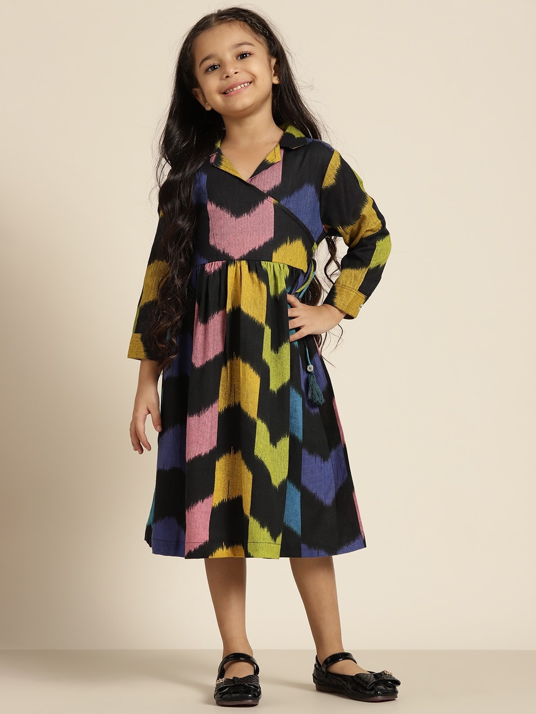 

Sangria Girls Black & Olive Green Chevron Print Empire Dress