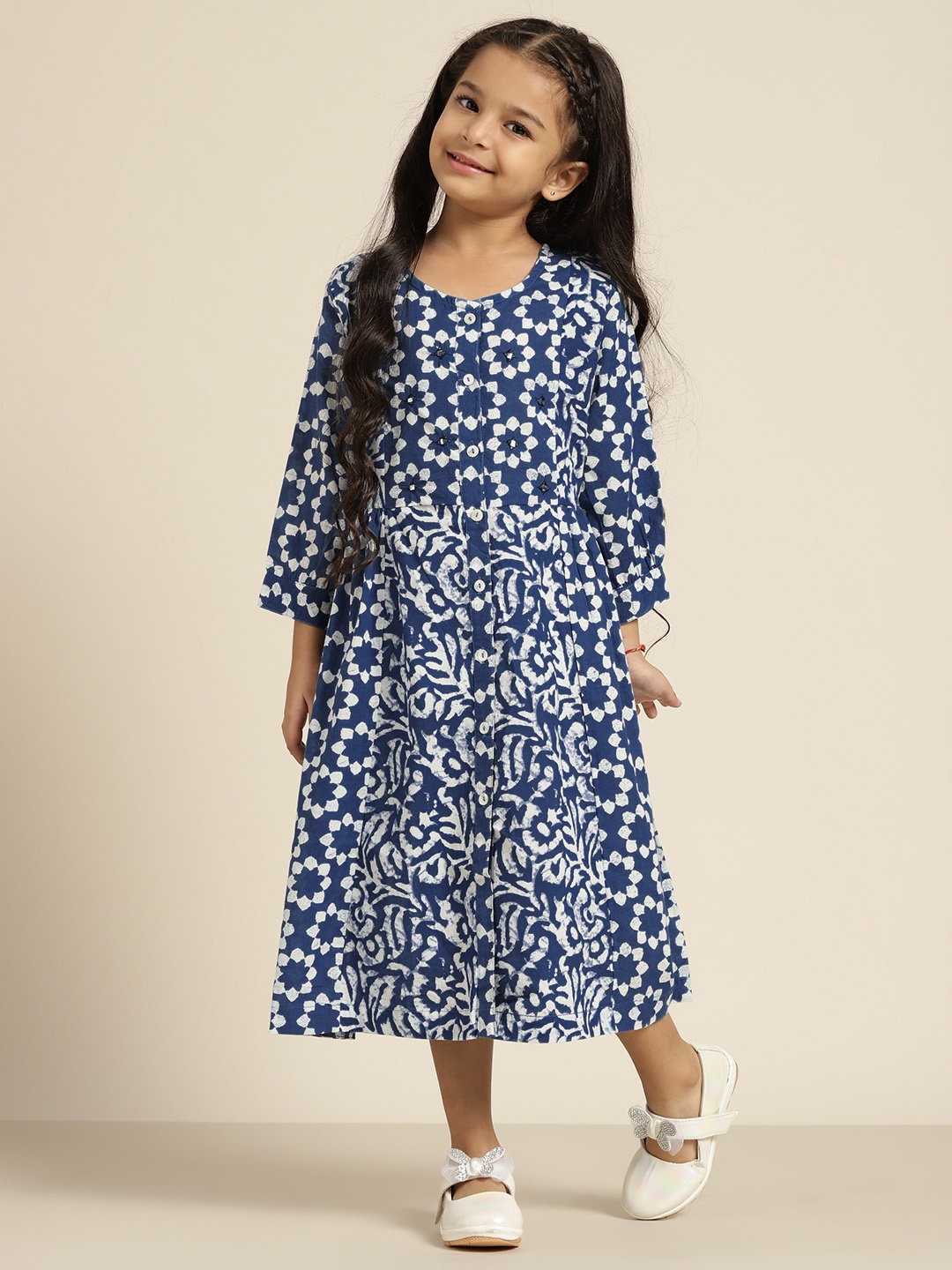 

Sangria Girls Navy Blue & White Floral Printed A-Line Maxi Dress