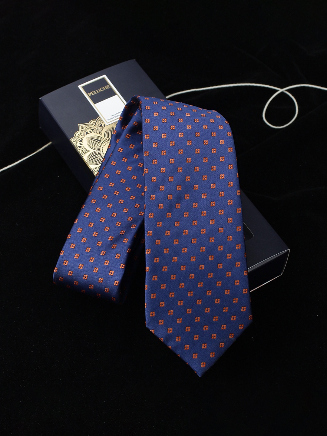 

PELUCHE Blue Printed Broad Tie