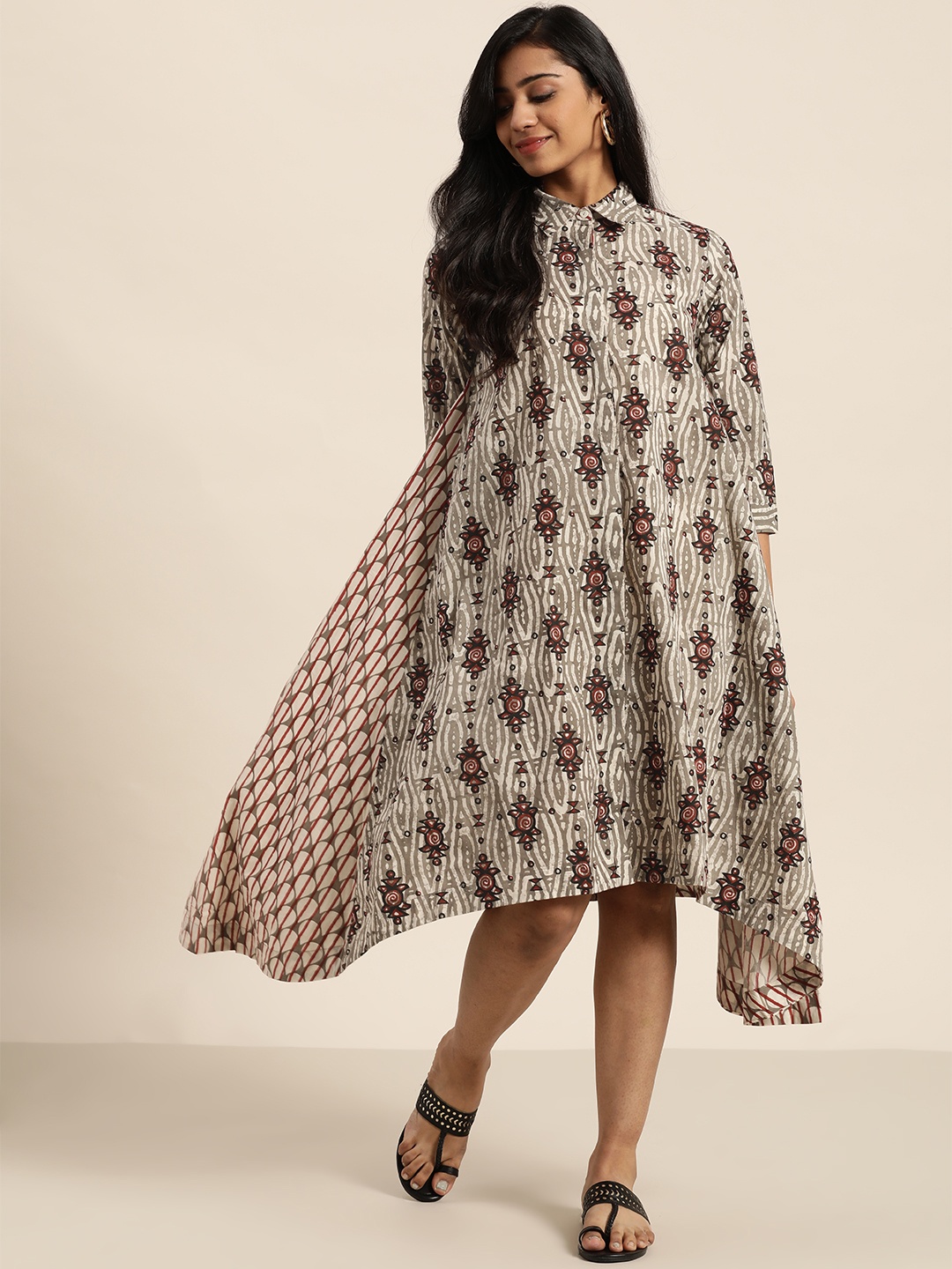 Sangria Women Grey & Off-white Tribal Print A-Line Dress