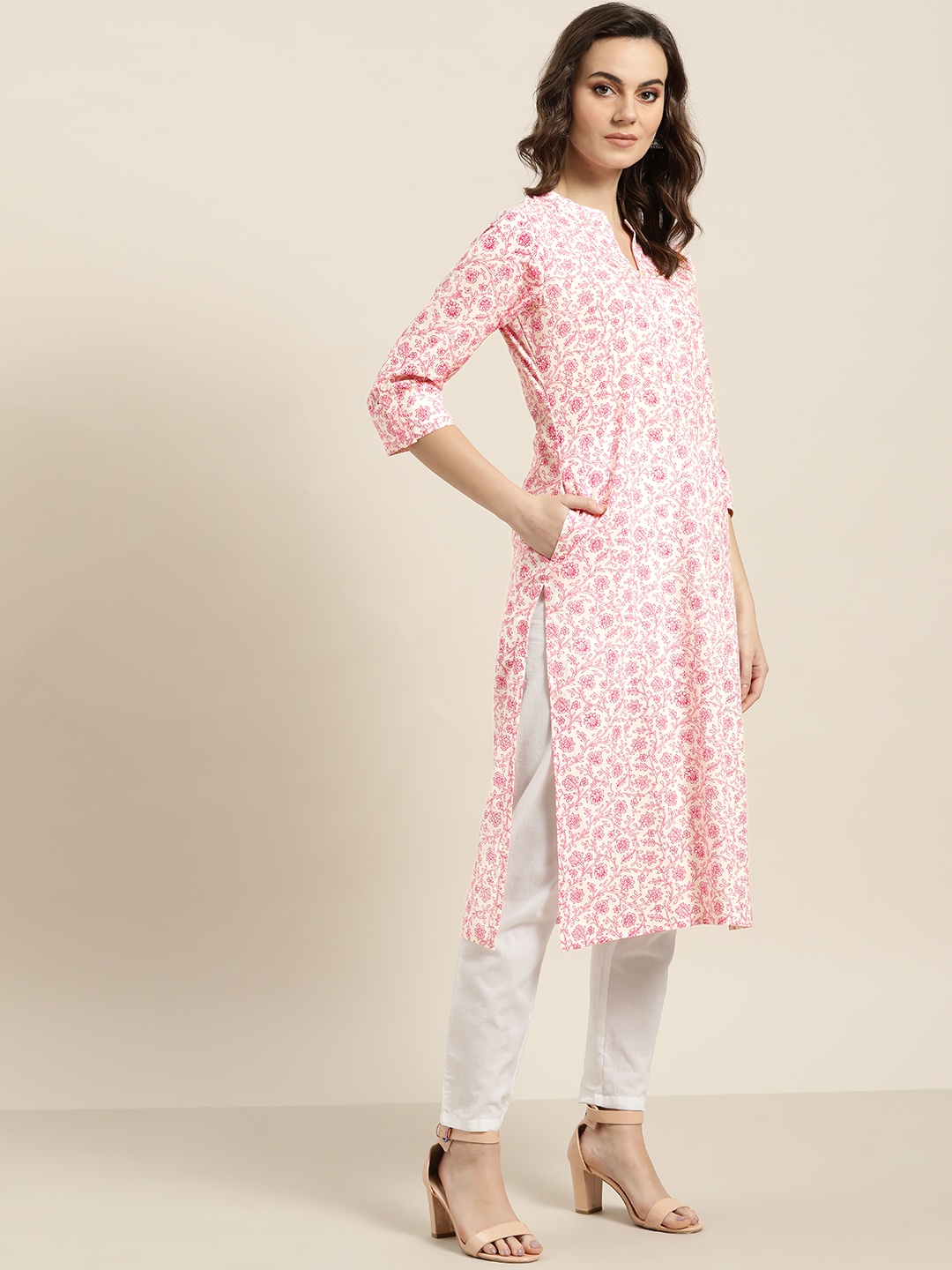 

Sangria Women White & Pink Printed Straight Kurta