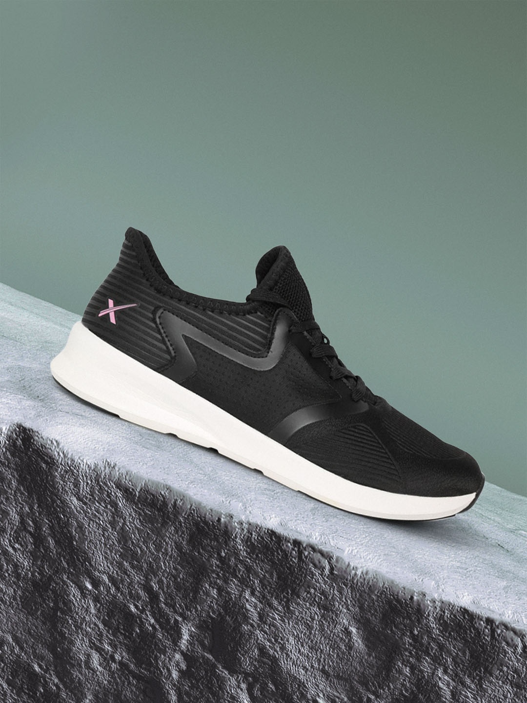 

HRX by Hrithik Roshan Women Black Alpha Trainer Shoe