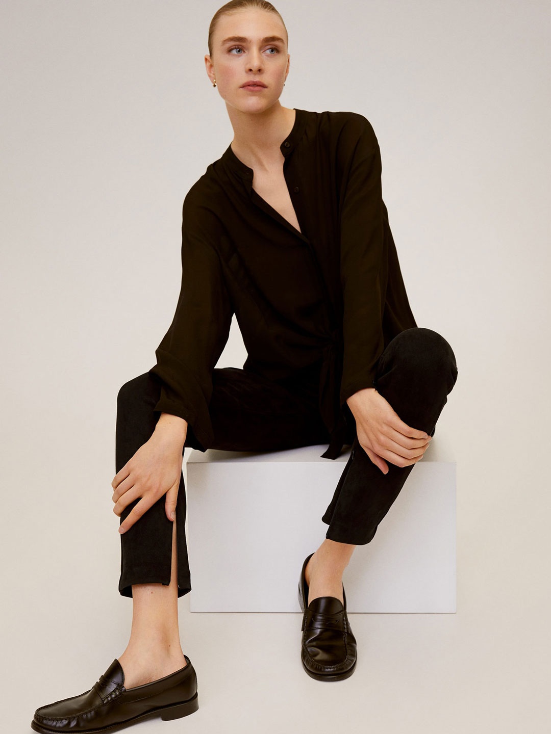 

MANGO Women Black Straight Fit Solid Treggings