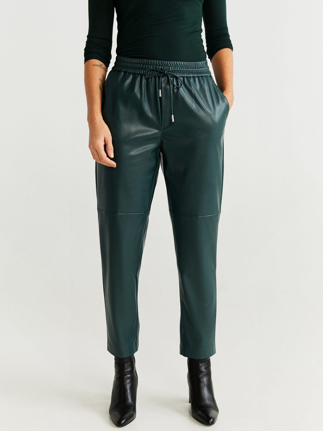 

MANGO Women Green Solid Cropped Regular Trousers