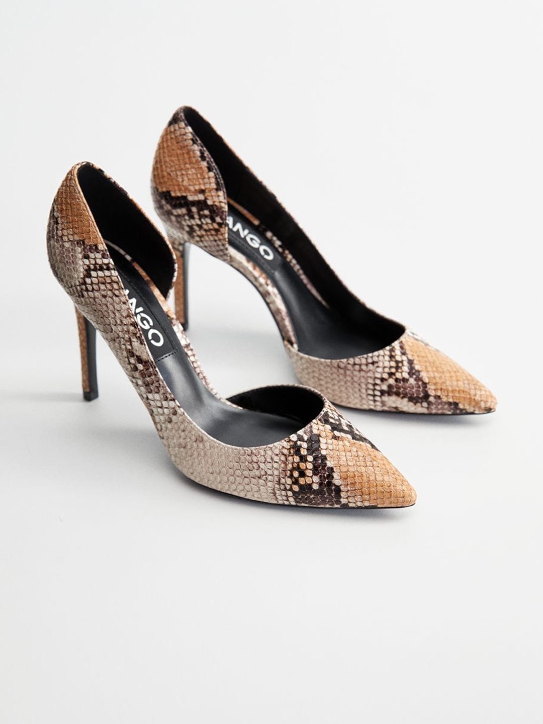 

MANGO Women Beige & Peach-Coloured Snakeskin Textured Pumps