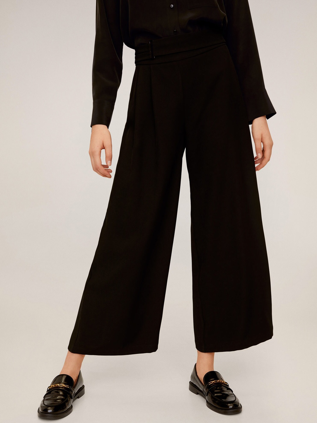 

MANGO Women Black Regular Fit Solid Cropped Parallel Trousers