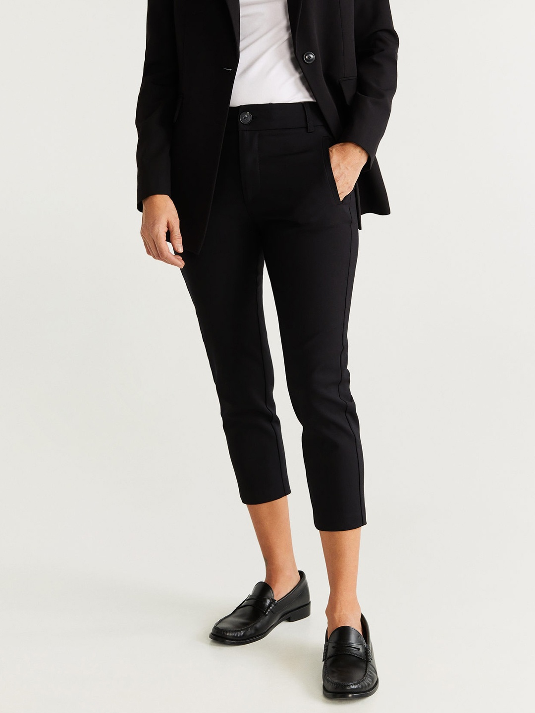 

MANGO Women Black Regular Fit Solid Cropped Trousers