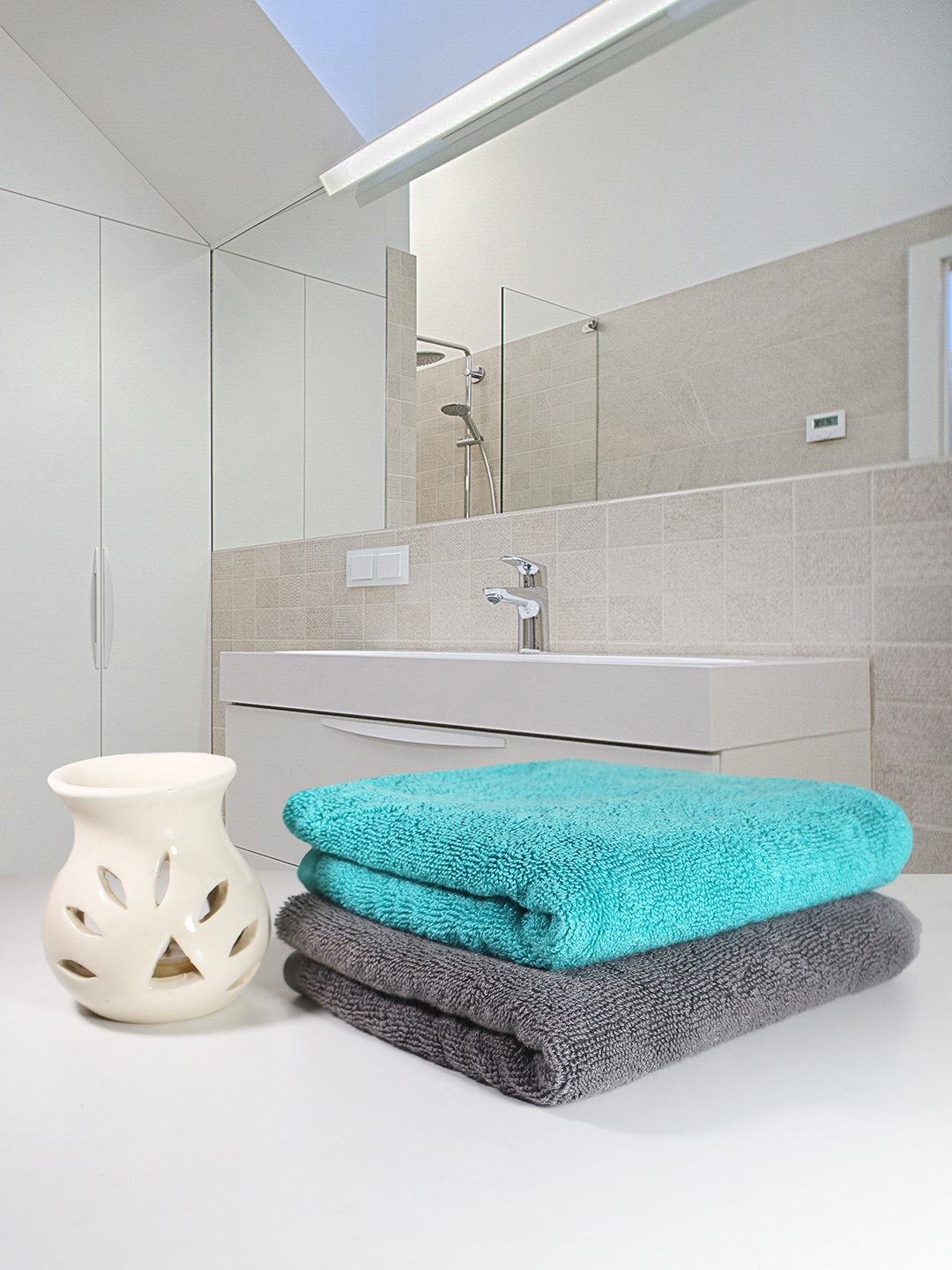 Heelium Unisex Pack of 2 Bamboo Super Soft & Quick Drying Home & Gym Hand Towel, Grey