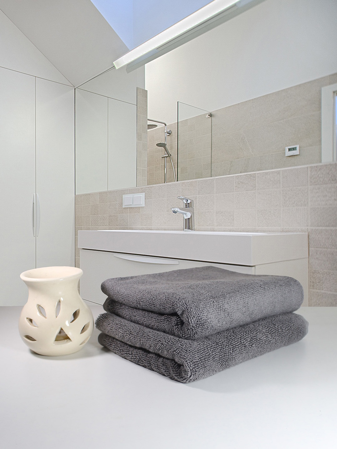 

Heelium Grey Unisex Pack of 2 Bamboo Super Soft & Quick Drying Home & Gym Hand Towel