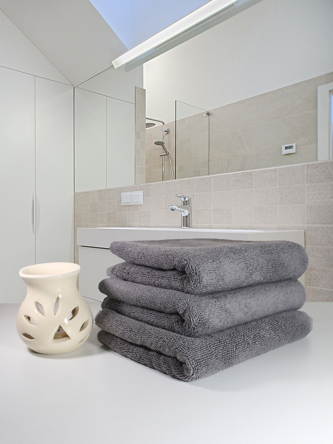 

Heelium Grey Unisex Pack of 3 Bamboo Super Soft & Quick Drying Home & Gym Hand Towel
