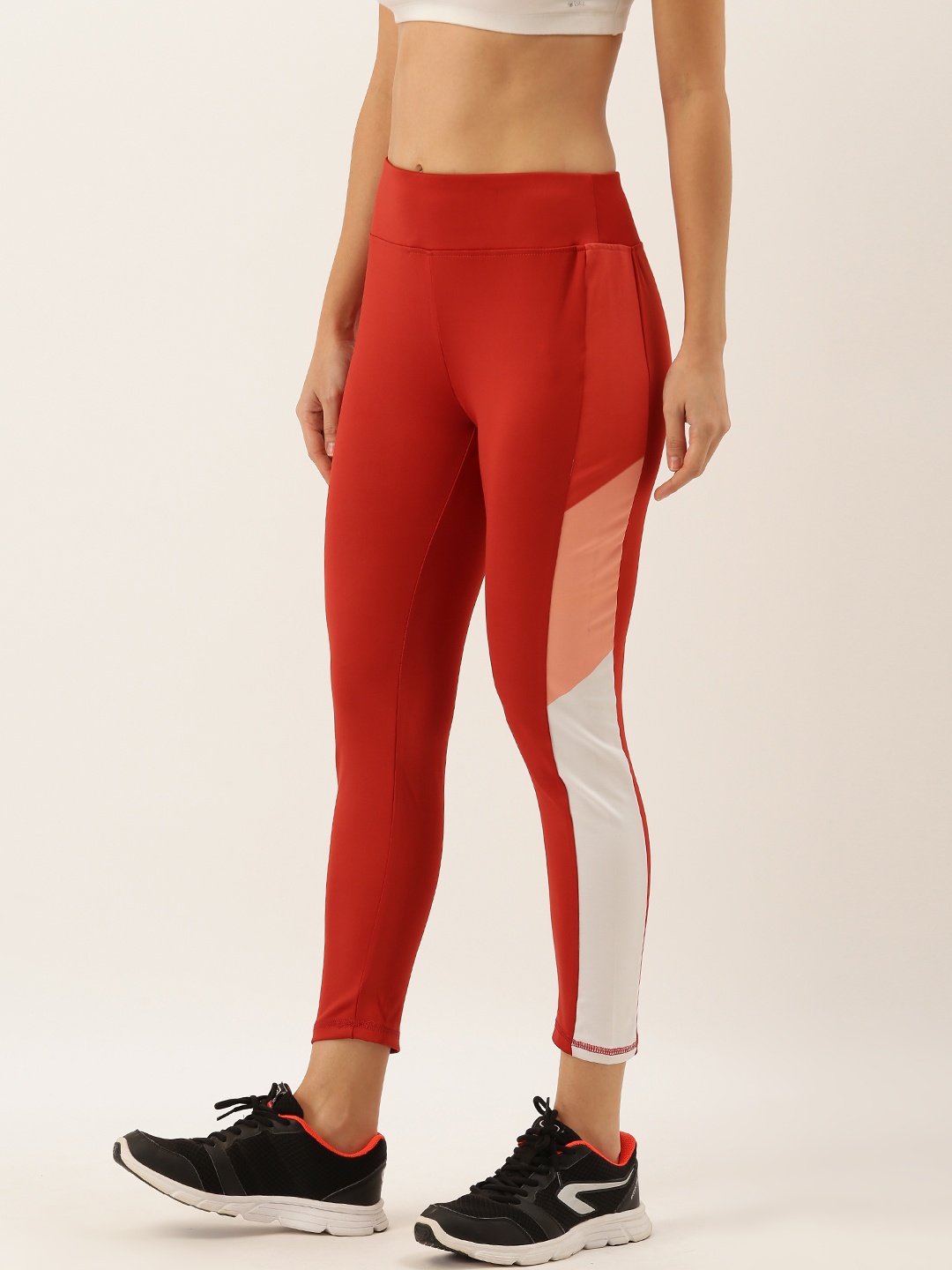 

DressBerry Women Red & White Solid Cropped Tights With Side Stripes