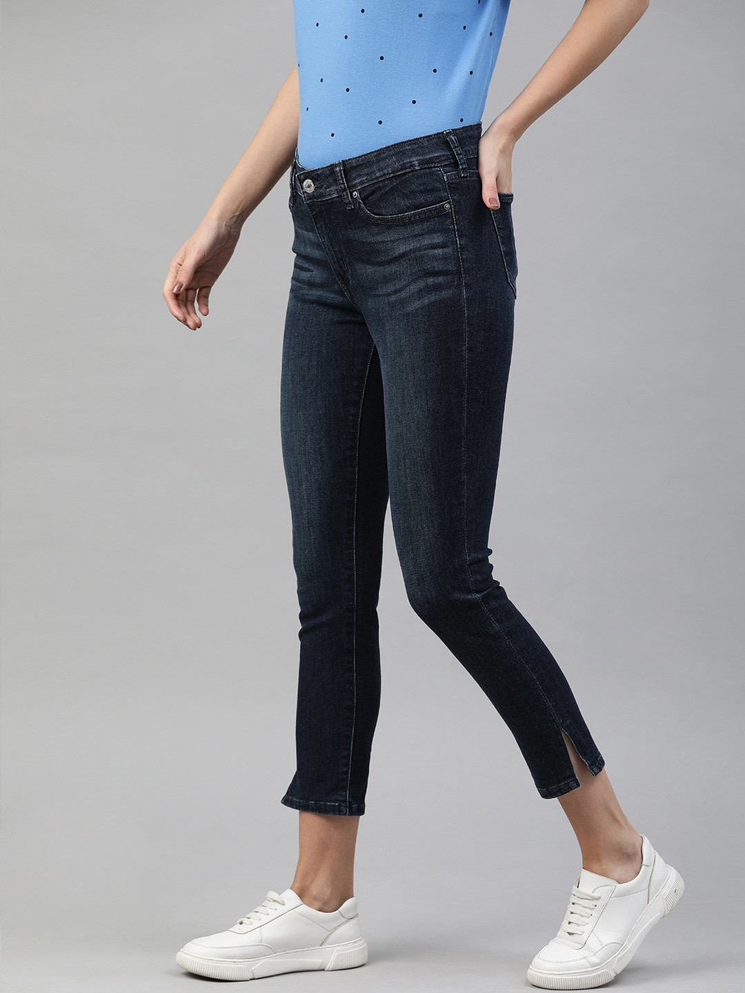 

Levis Women Blue 711 Skinny Fit Mid-Rise Clean Look Stretchable Cropped Jeans