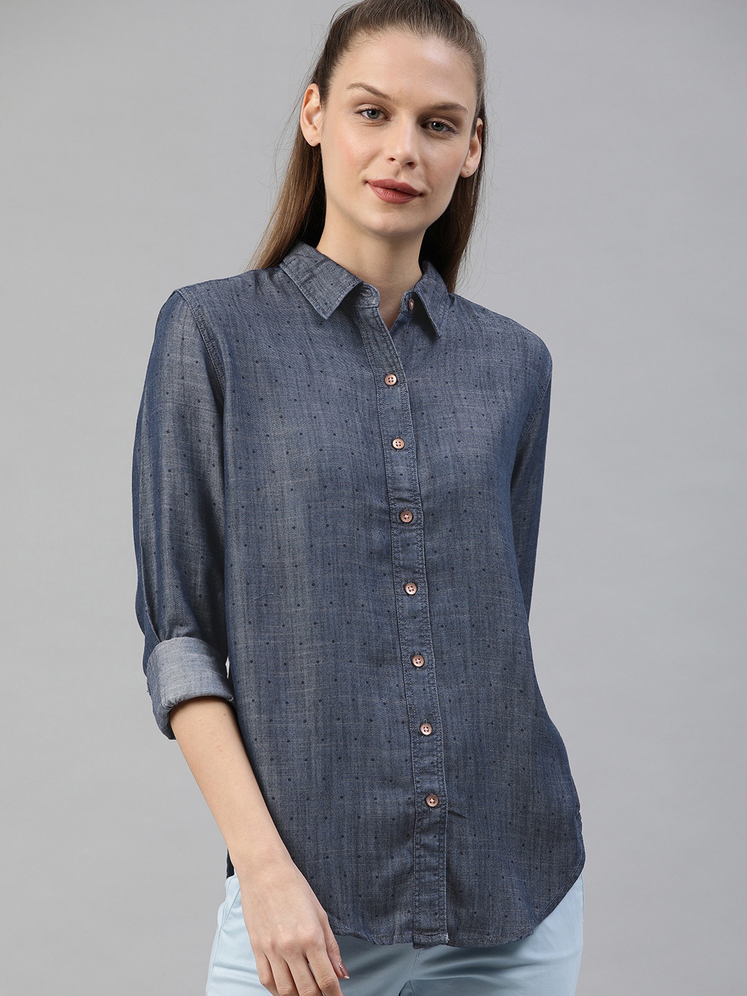 

Levis Women Navy Blue Boyfriend Fit Printed Casual Chambray Shirt