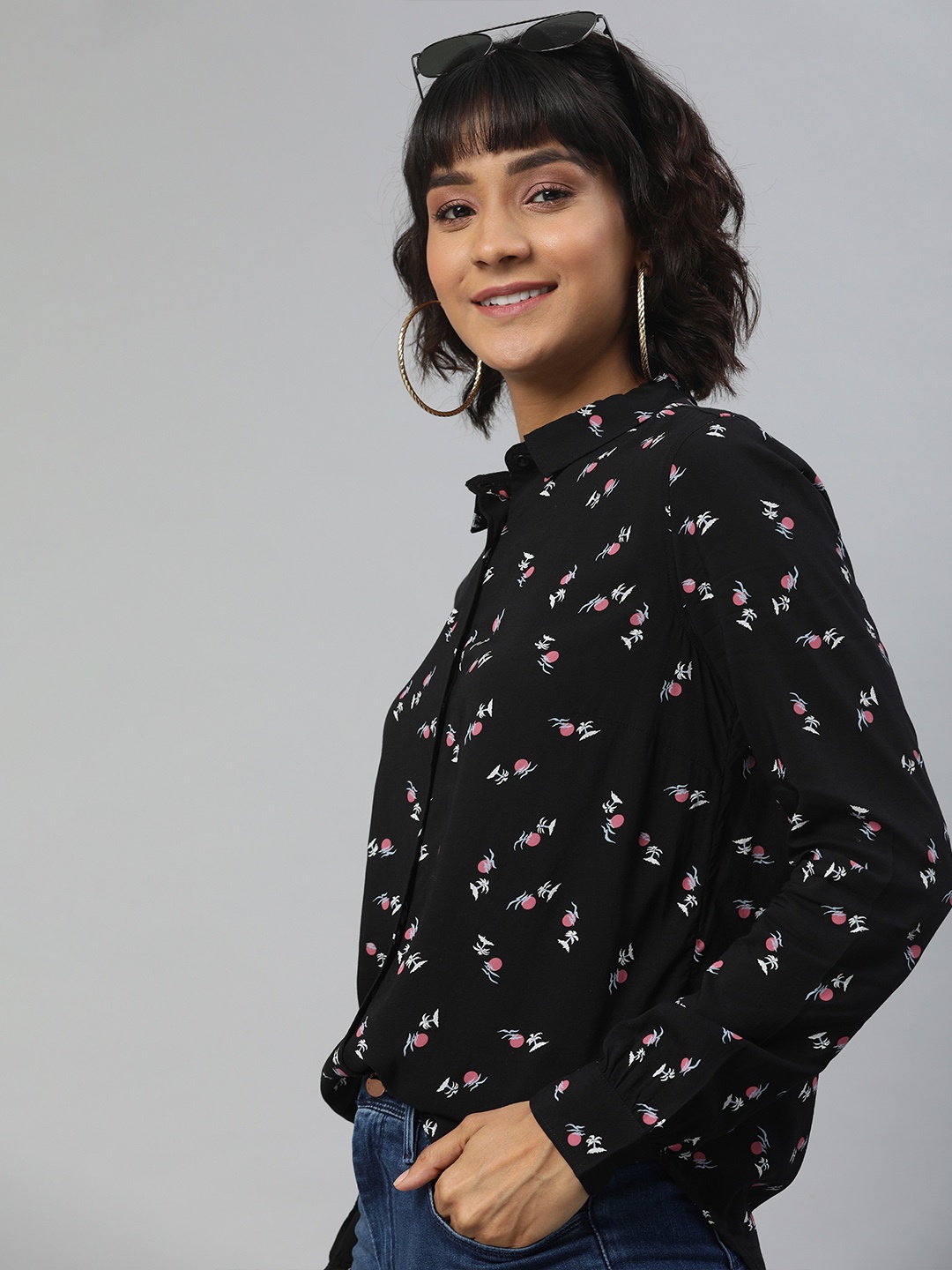 

Levis Women Black & White Regular Fit Floral Printed Casual Shirt