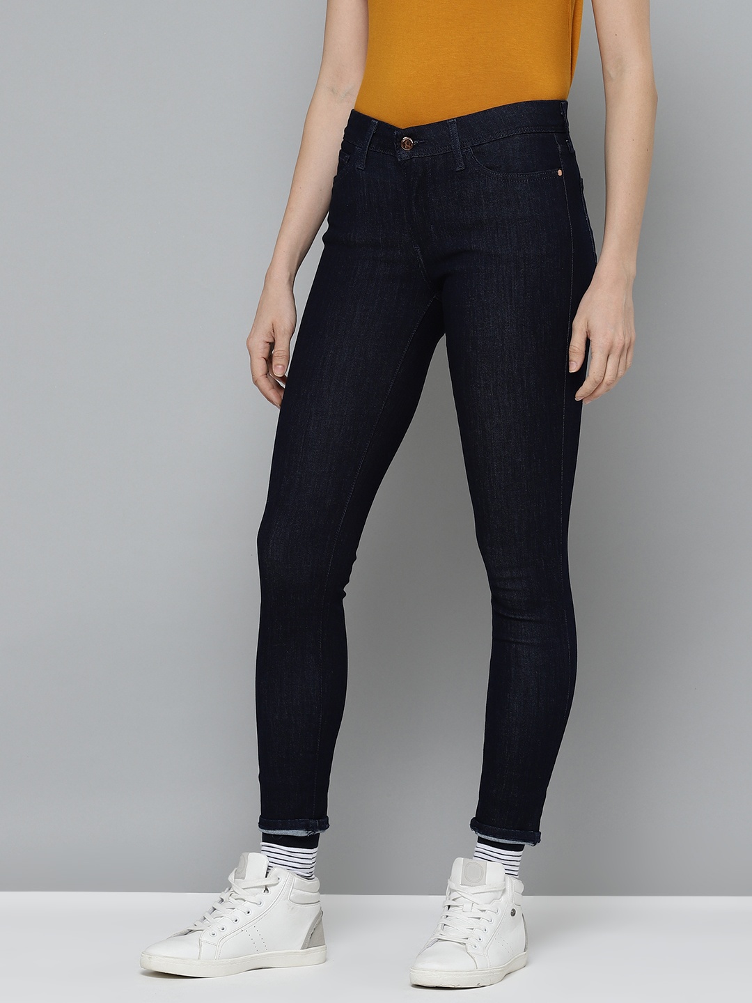 

Levis Women Navy Blue Skinny Fit Mid-Rise Clean Look Jeans