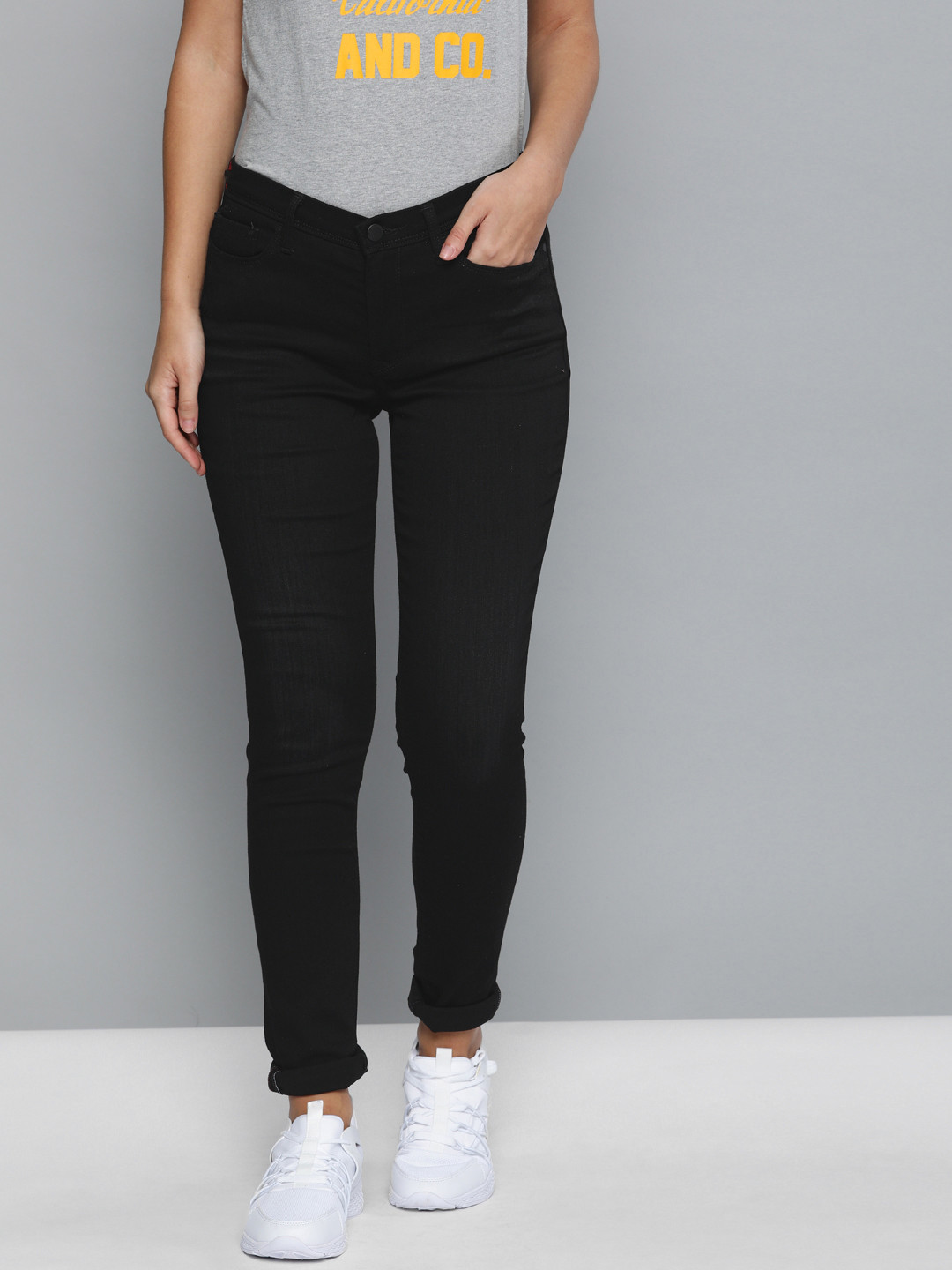 

Levis Women Black 711 Skinny Fit Mid-Rise Clean Look Stretchable Waterless Jeans