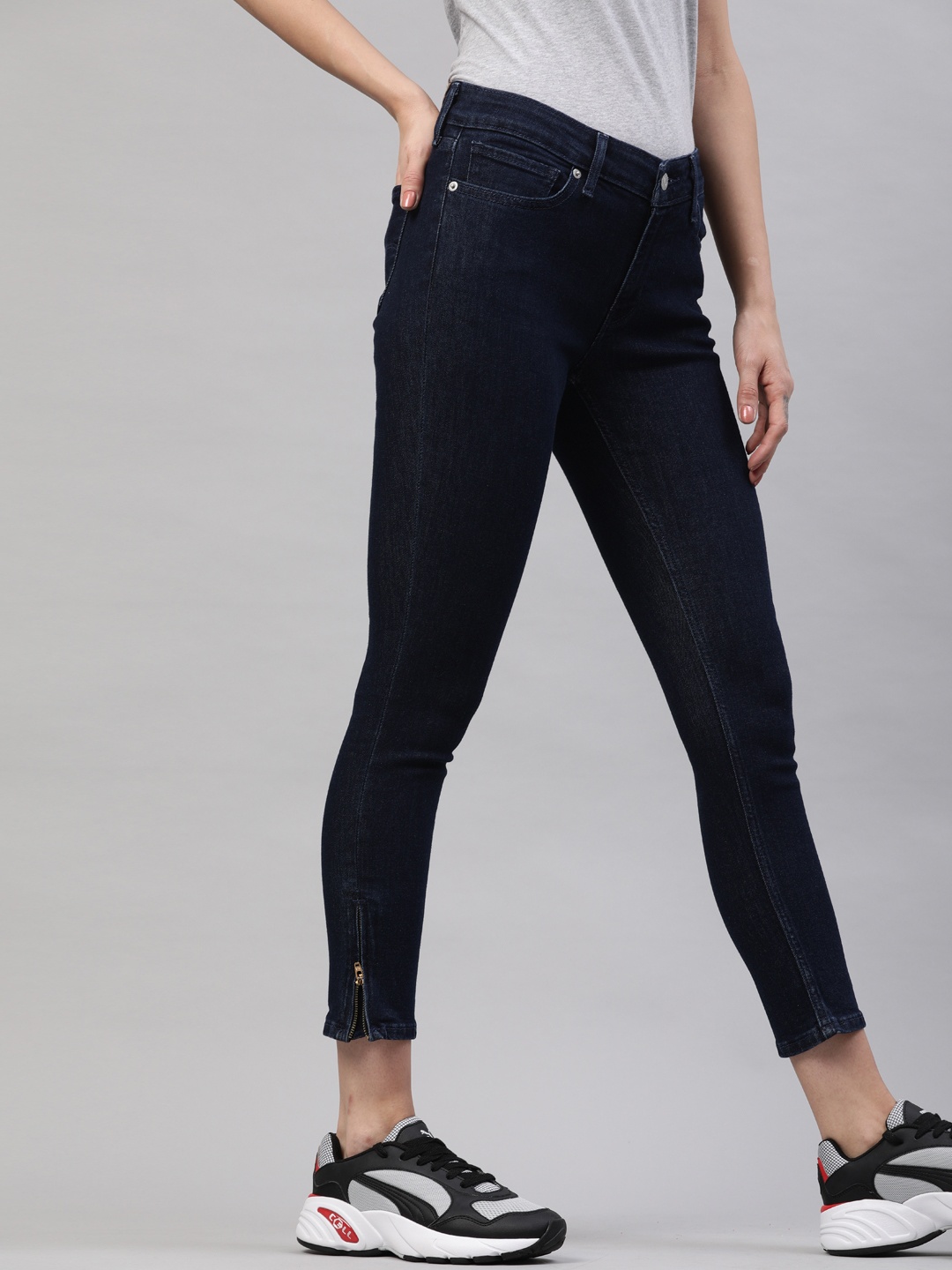 

Levis Women Blue 711 Skinny Fit Mid-Rise Clean Look Stretchable Jeans