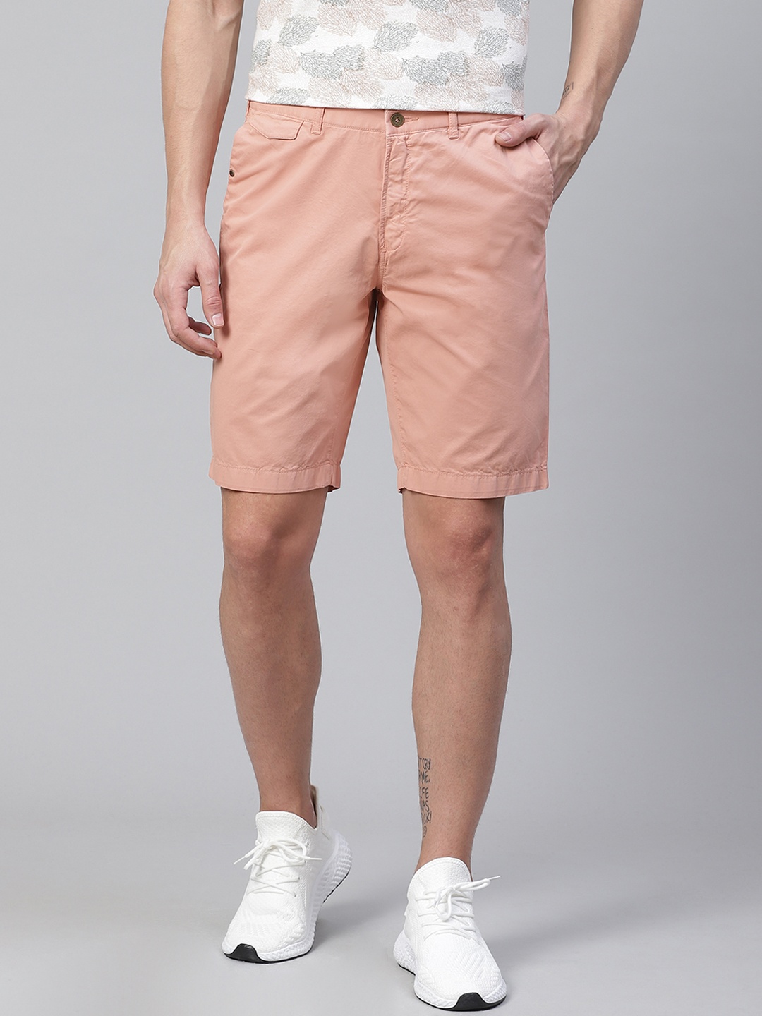 

Blackberrys Men Peach-Coloured Solid Slim Fit Chino Shorts
